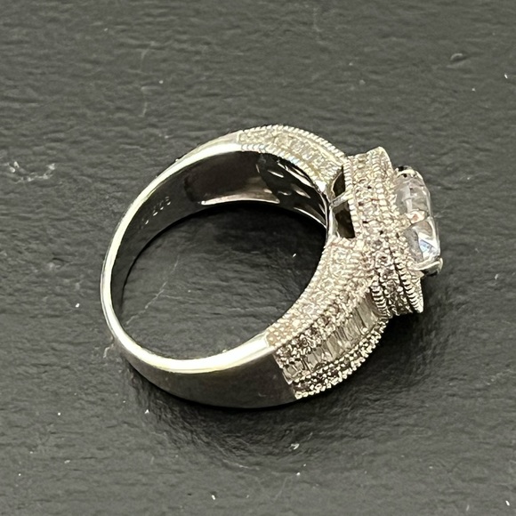 White Cubic Zirconium Sterling silver Ring size 6 - Picture 4 of 15